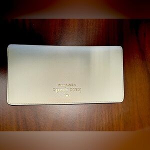Kate Spade wallet in Excellent condition